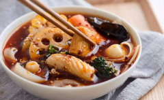 知名麻辣燙出現(xiàn)食品安全問(wèn)題，如何保障吃的安全？
